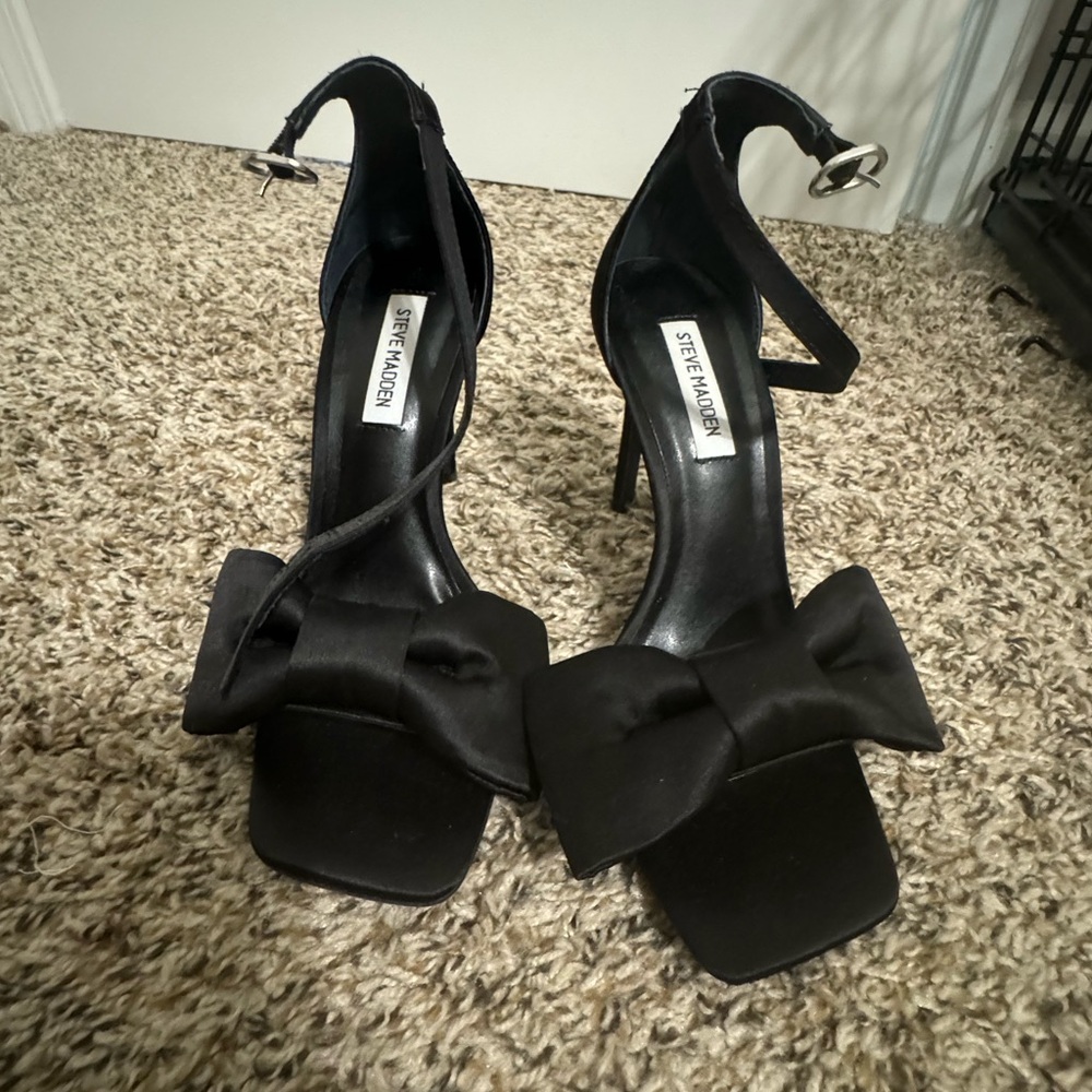 Steve Madden bow pumps